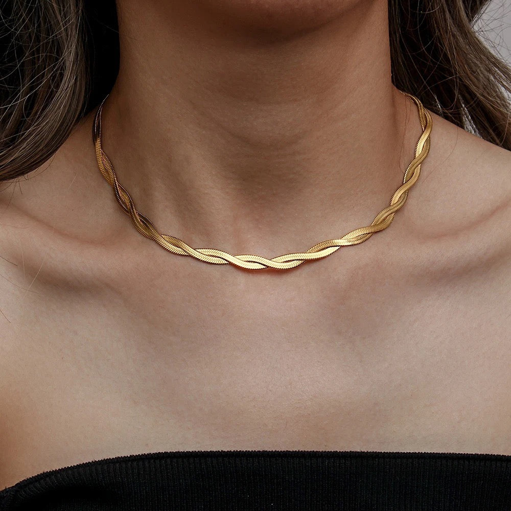 Lucia Herringbone Necklace